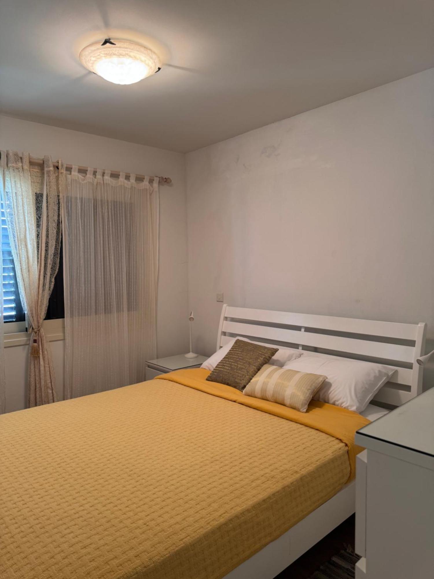 Searenity Seafront House - 50m From The Larnaka