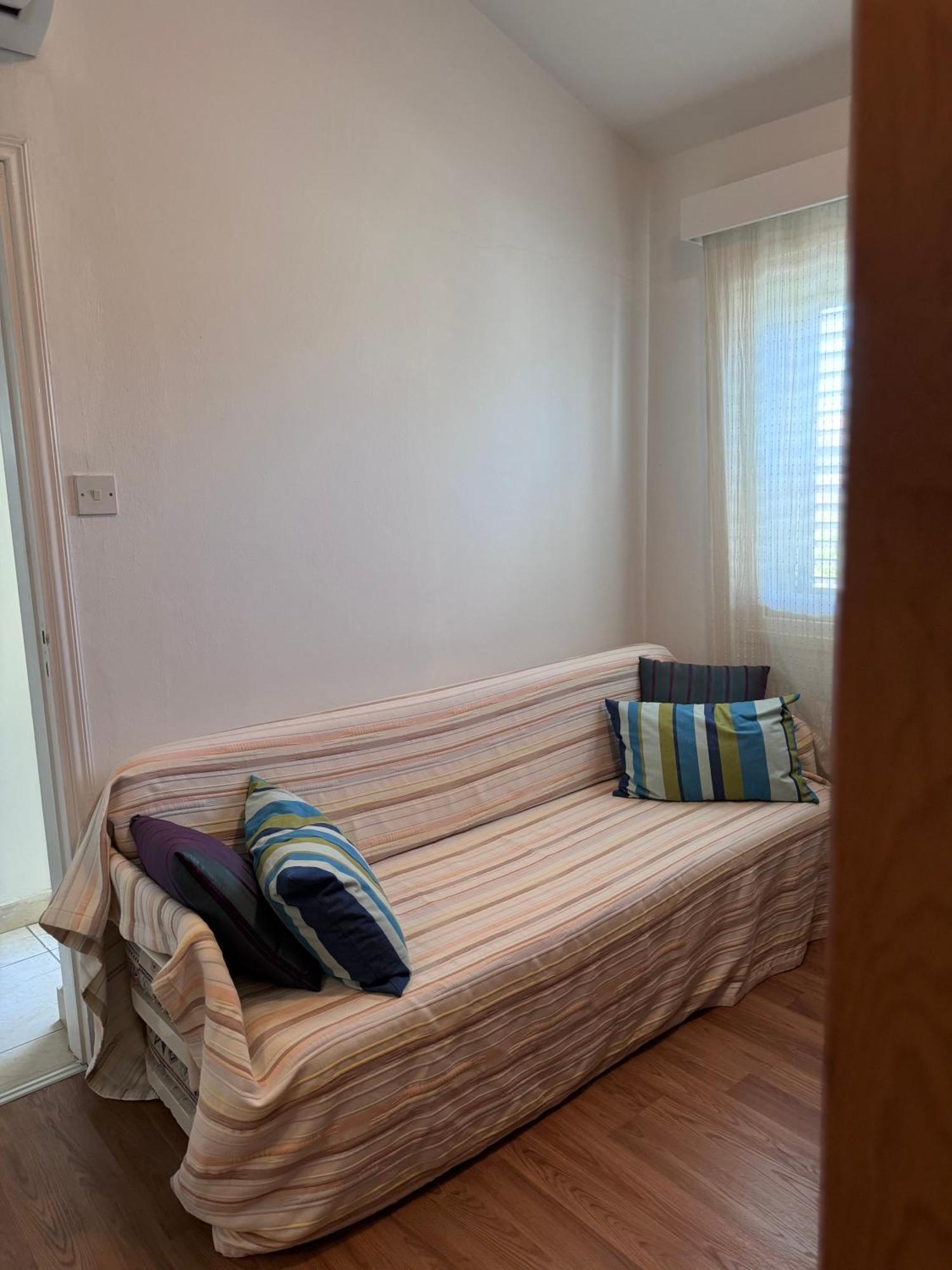 Searenity Seafront House - 50m From The Holiday home *