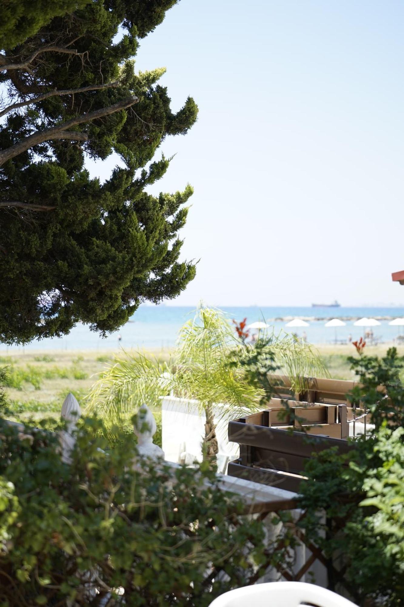 Holiday home Searenity Seafront House - 50m From The