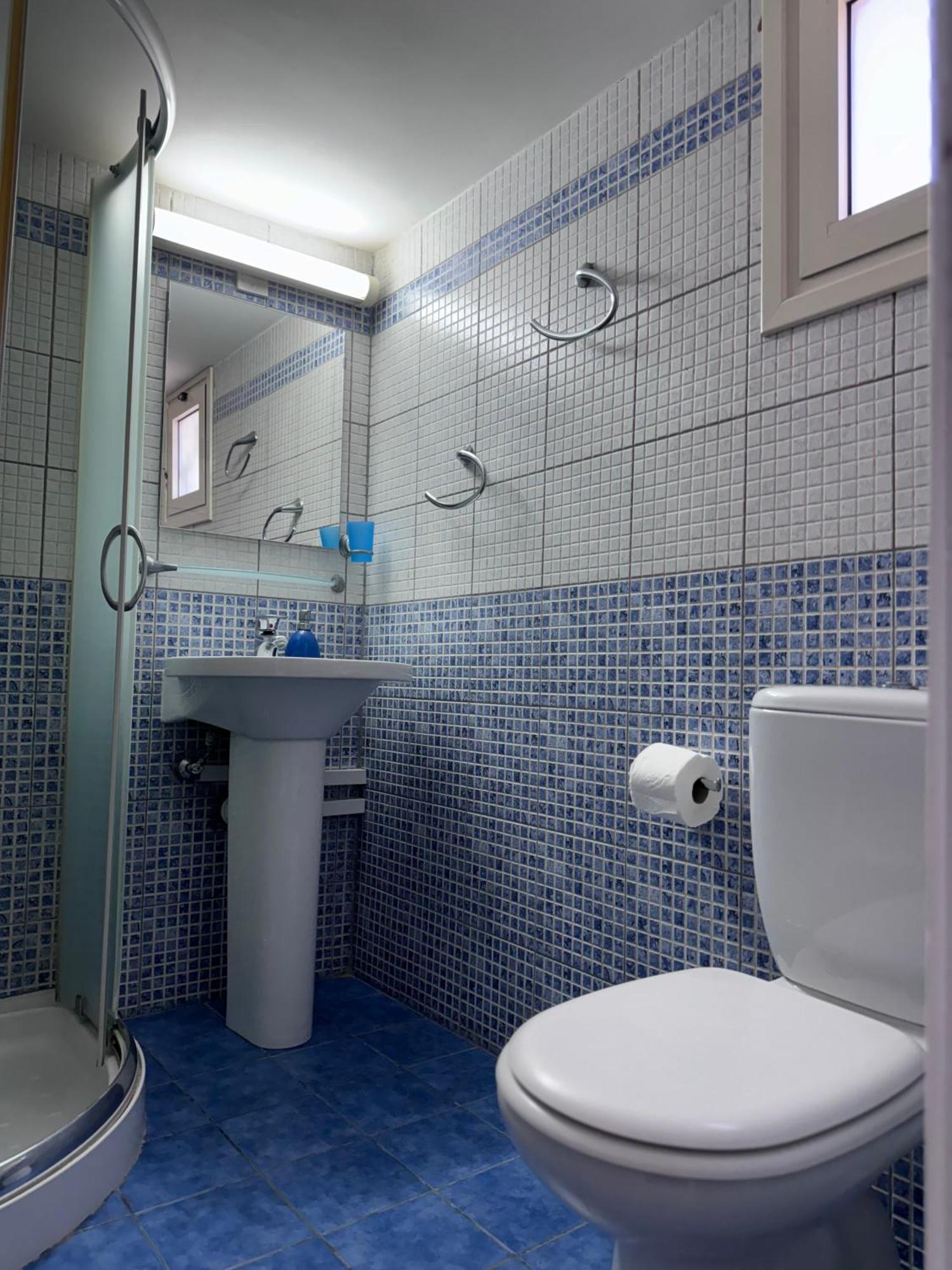 Searenity Seafront House - 50m From The Larnaca