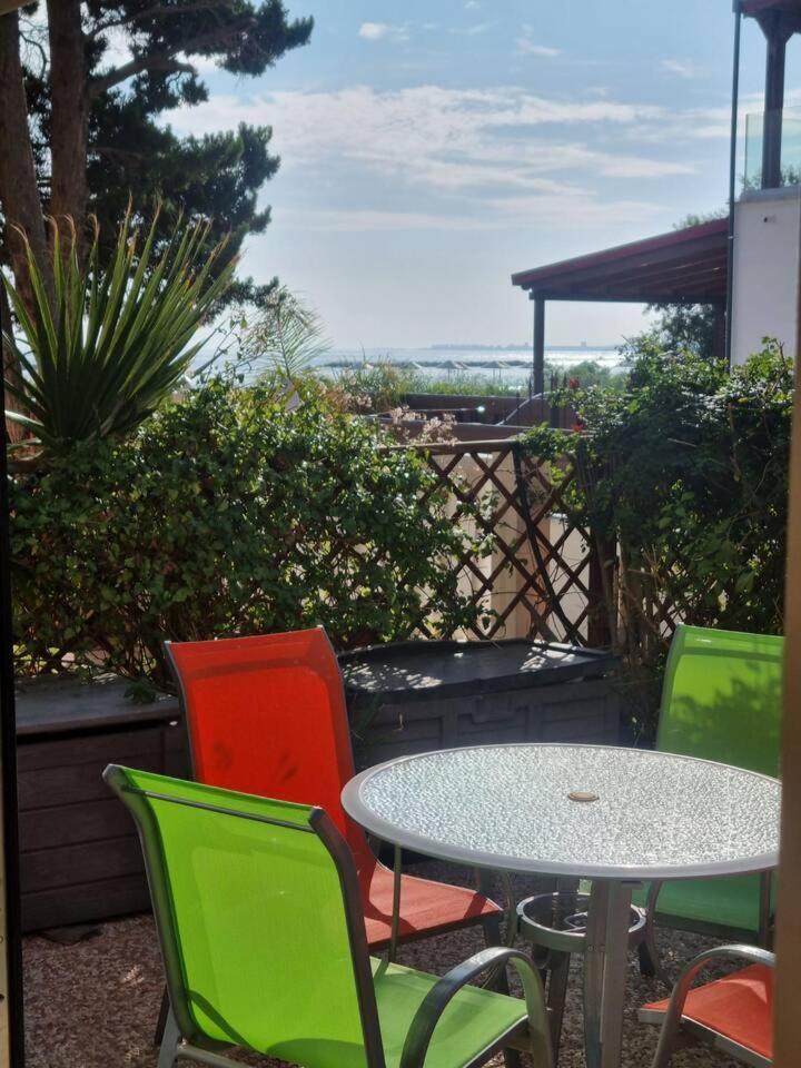 Searenity Seafront House - 50m From The Larnaka